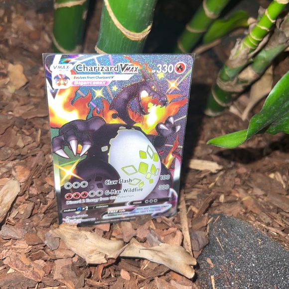 ULTRA RARE SHINY VAULT CHARIZARD
